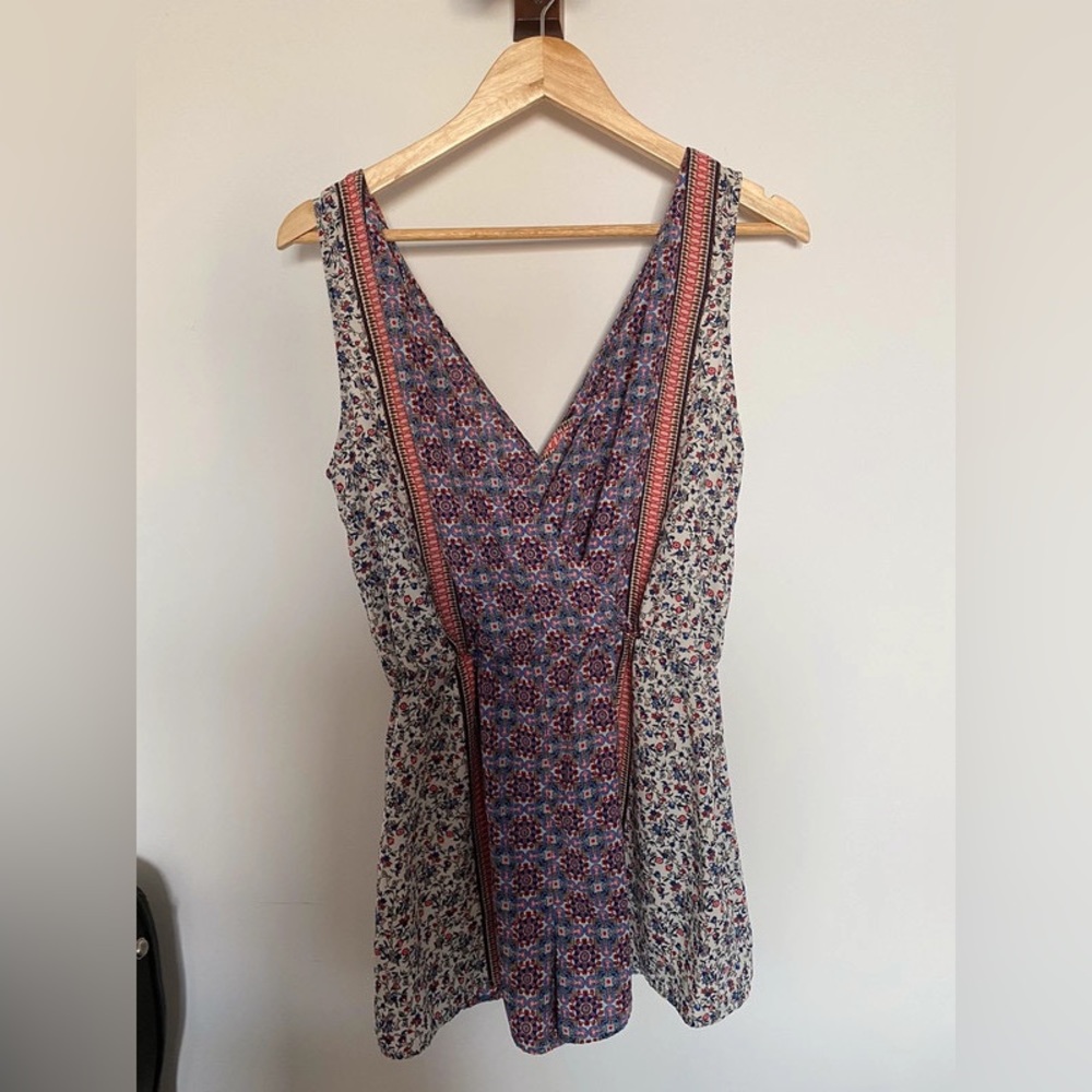 LUSH Blue and Red Floral V-Neck Romper Medium